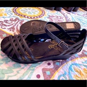 Skechers black straps wedge sandal size 8